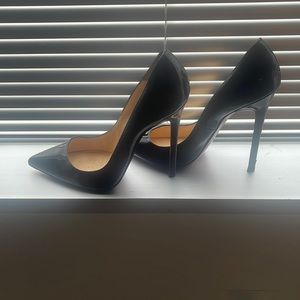 So Kate Louboutin , black patent leather. Very good condition.
